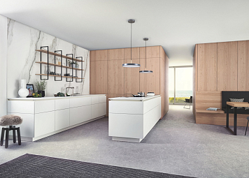 Kuhinja sa frontovima od drveta i FENIXa